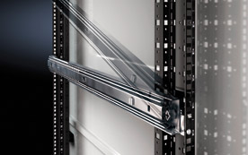 Werkzeuglose Montage und ein einheitliches Schienensystem bei Rittals TS IT.